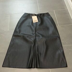 NWT women’s black faux leather skirt (S)